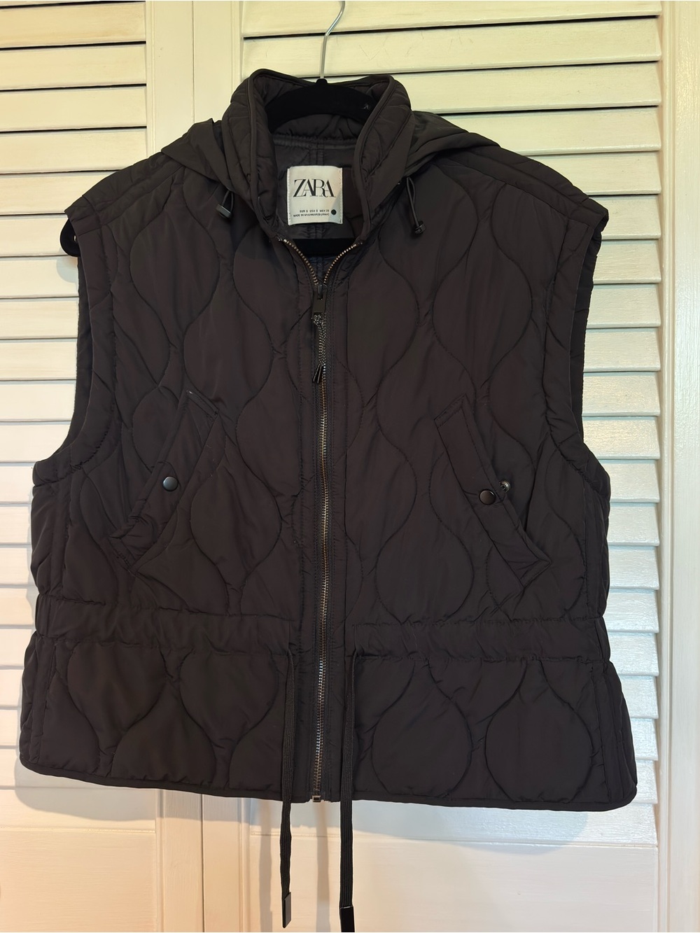 Zara Quilted Hooded Sleeveless Vest in Black